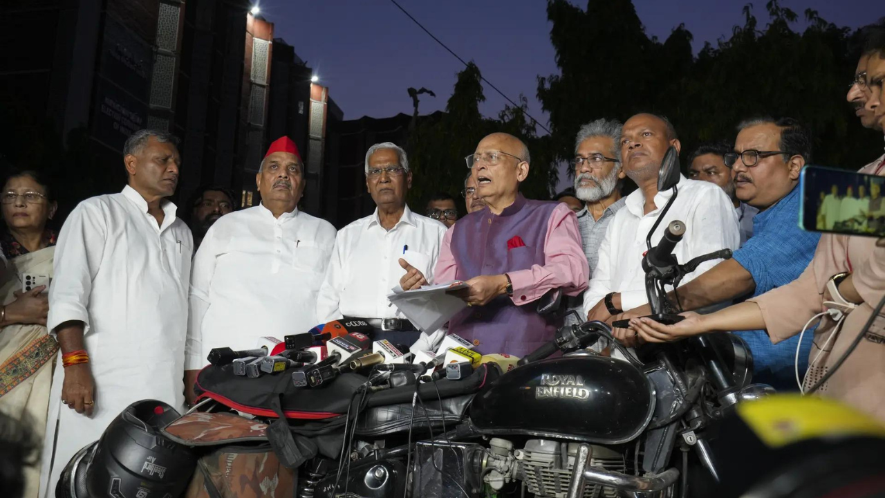 Bihar electoral revision row: Opposition meets EC; dubs the exercise as  'votebandi' | India News - Times of India