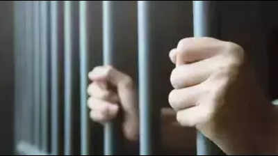 Ferozepur Central Jail guard on duty nabs with 2 mobile phones, 4 more mobiles recovered inside the jail