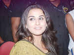 Vidya Balan sells 'Kahaani' tickets