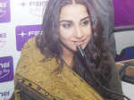 Vidya Balan sells 'Kahaani' tickets