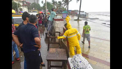 Woman jumps into sea in Mumbai, constable saves her life