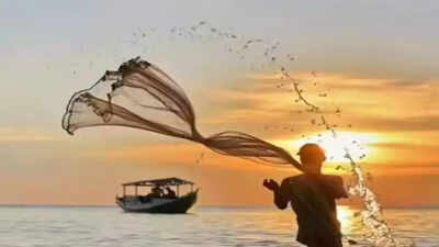  Huge Black Marlin takes the bait, drags away fisherman off Andhra coast; rescue efforts continue