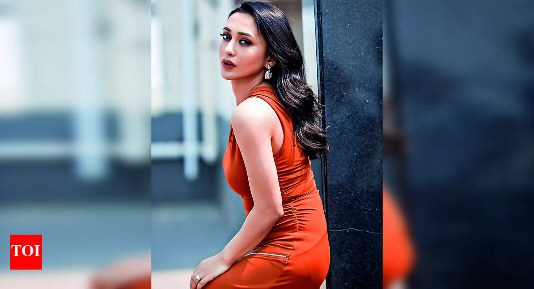 Mimi to play Dona in Sourav Ganguly biopic? | Bengali Movie News - Times of India