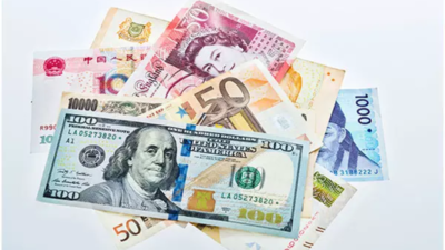 US dollar drops more that 10%; economists warns of prolonged decline- worst start in 50 years