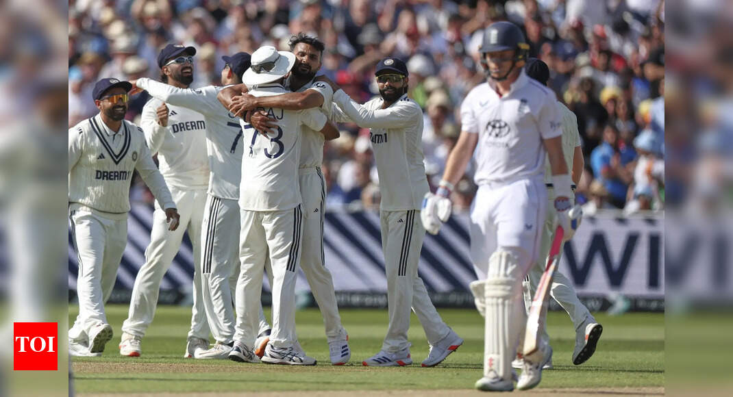 IND vs ENG Live: India eye early wickets on Day 3 to extend dominance