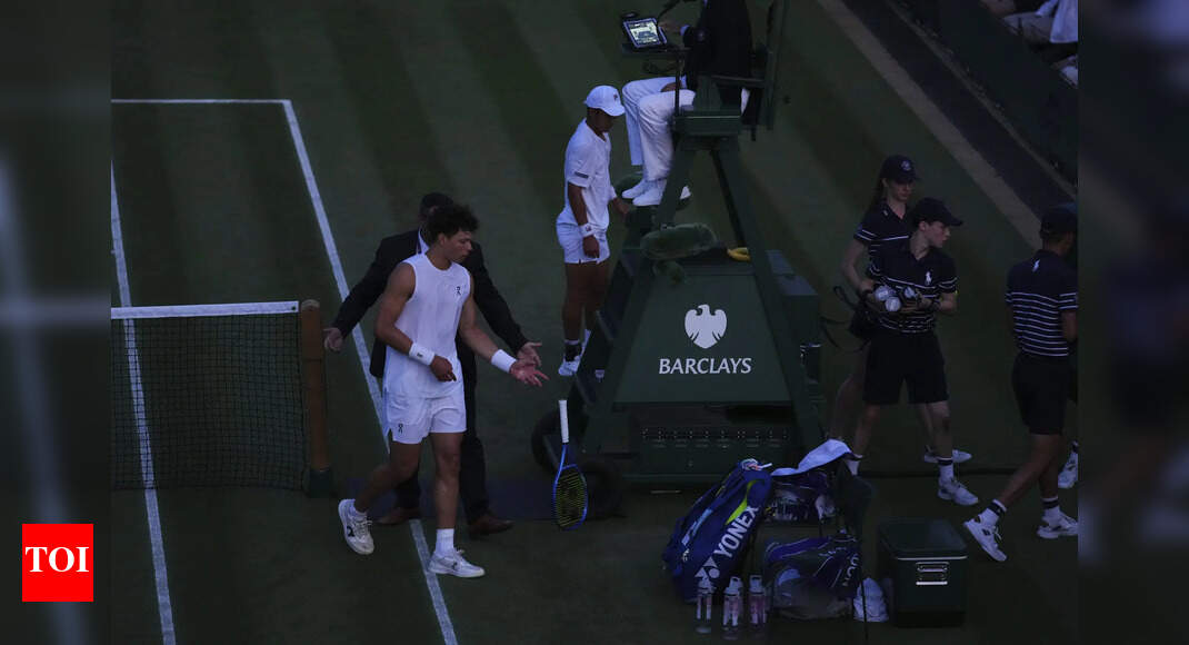 Watch: Shelton left fuming with play suspended at Wimbledon - video