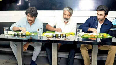  When SS Rajamouli, Ranbir Kapoor & Nagarjuna bonded over a traditional South Indian banana leaf feast