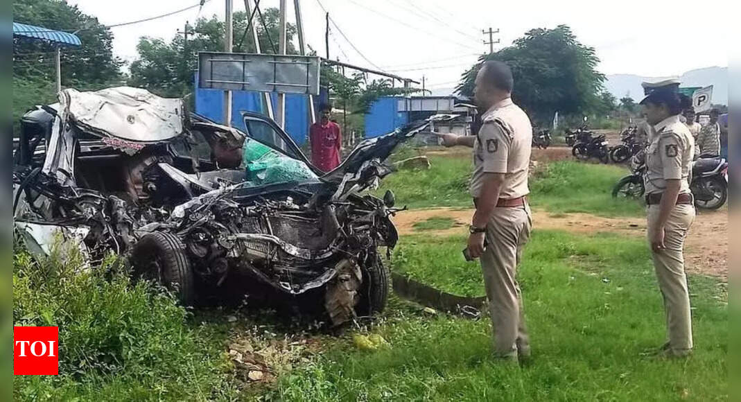 Couple killed, kids injured in accident | Hubballi News - Times of India