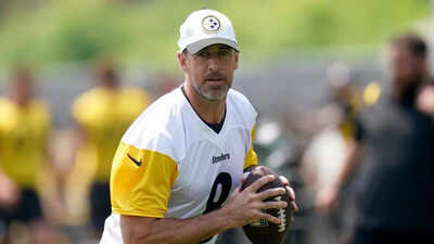  Aaron Rodgers slammed as ‘isolated’ and ‘dismissive’ in shocking claims from ex-NFLPA chief DeMaurice Smith