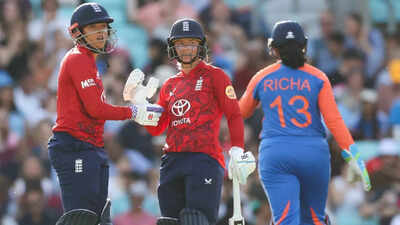 9 wickets in 25 balls! Women of England collapse largely, still defeat India