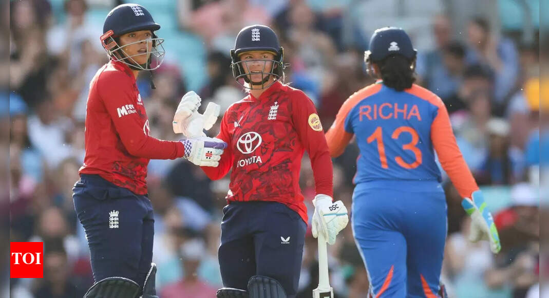 9 wickets in 25 balls! England women collapse, still beat India