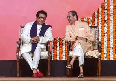  At mega rally, Uddhav & Raj Thackeray vow to 'stay together'; onslaught  Mahayuti govt implicit    Hindi 'imposition'