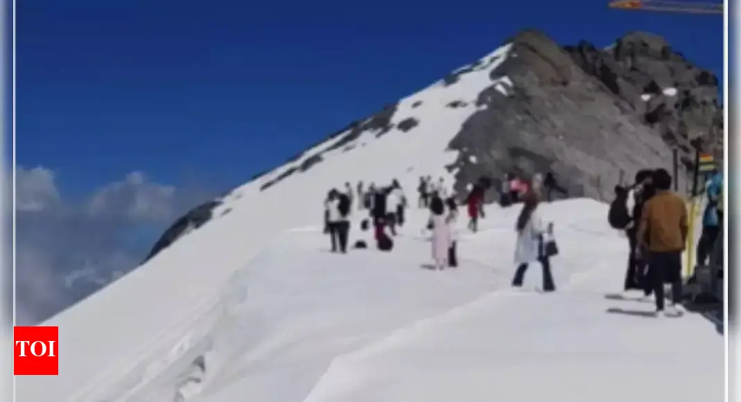 Internet schools woman complaining about white blankets covering Swiss Alps