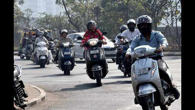 Delhi: Over 2,500 sub-standard helmets seized from 9 manufacturers, another 500 from roadside 2024-25