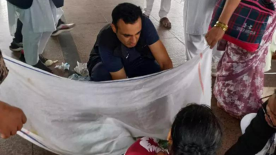 Army doctor helps woman deliver baby at Jhansi railway station