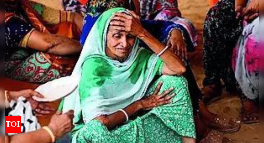 16 killed in Pakistan building crash