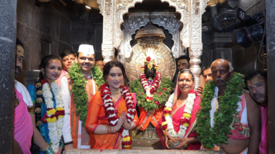  Maharashtra CM Devendra Fadnavis, wife presides over Mahapuja at Vitthal-Rukhmini temple in Pandhapur