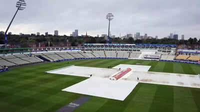  Heavy rain delays start of Day 5 at Edgbaston
