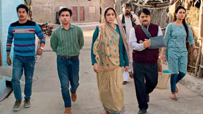  Neena Gupta teases crippled   twists, ‘Get acceptable   for the adjacent  season’