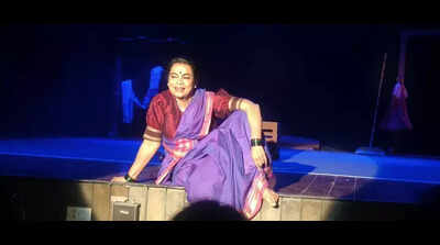 Actress Umashree performs solo play ‘Sharmishte’