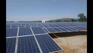 Clear skies help solar power generation scale new high
