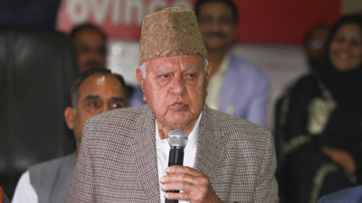 Wearing keffiyeh, Farooq Abdullah joins Muharram procession