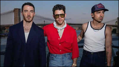 Nick Jonas shares BTS of the 4th of July celebration concert; poses with the brothers and Priyanka Chopra - Deets Inside