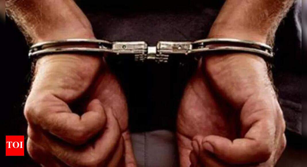 Pune Police Arrest Two for Attempting Extortion at Gunpoint