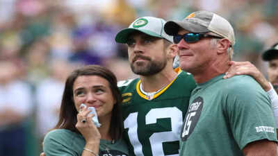 Aaron Rodgers to pass Brett Favre on all-time list, eyes rare NFL record in Steelers debut