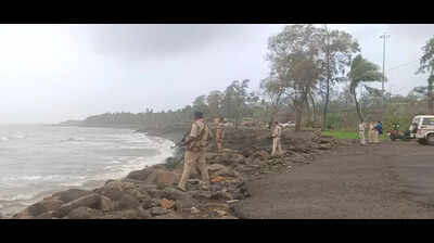 Suspicious Pak boat off Raigad coast turns out to be buoy