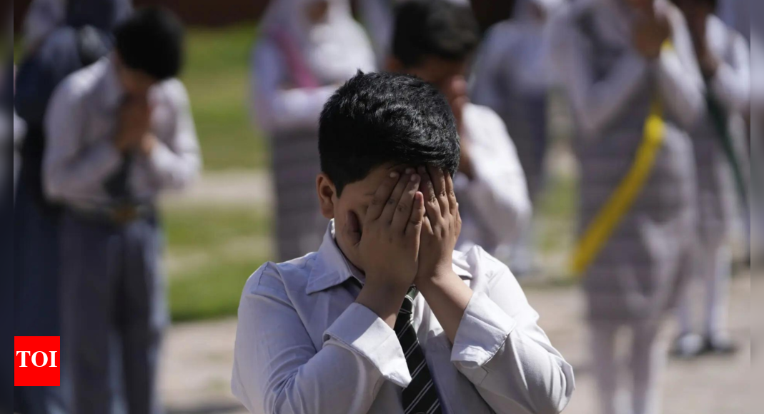 Row over move to open Valley schools amid heat