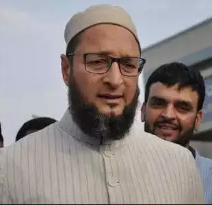 Porno tomosha qiling: Ular mast ayolni hushidan ketganda sikishdi