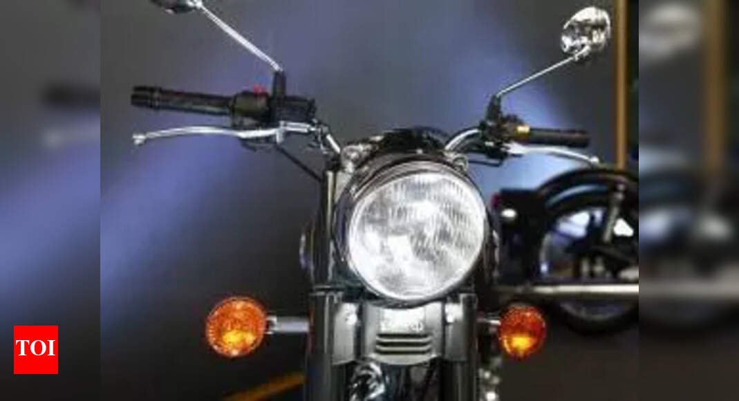 Biker crashes into Pune’s Garware bridge, falls of railing, critical ...