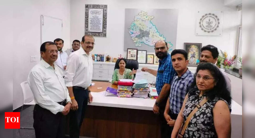 Doctors warn of strike if govt refuses to withdraw decision to register homeopathic practitioners