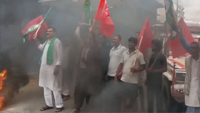 Rahul Gandhi to lead Bihar Mahagathbandhan protest: Tyres burnt, roads blocked; what the electoral roll row is about