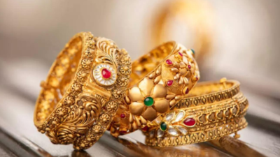 Gold price fall: Yellow metal slips Rs 700 to Rs 98,420/10g ahead of Fed minutes; silver tumbles Rs 800