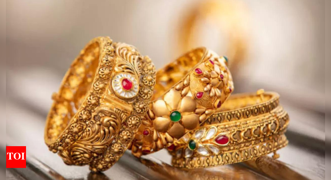 Gold price fall: Yellow metal slips Rs 700 to Rs 98,420/10g ahead of Fed minutes; silver tumbles Rs 800