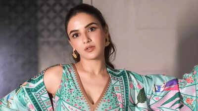 Jasmin Bhasin on enjoying solo travel despite being in a relationship with Aly Goni; says ‘He knows the kind of person I am’