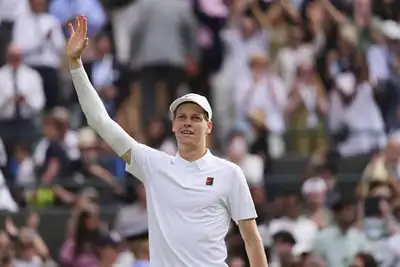 Wimbledon 2025: Jannik Sinner reaches semi-final; Iga Swiatek and Belinda Bencic in final four