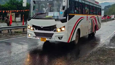 Amarnath convoy vehicle hits divider in Udhampur, driver hurt