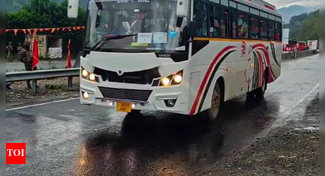 Amarnath convoy vehicle hits divider in Udhampur, driver hurt