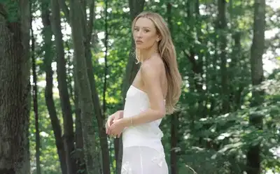 Connor McDavid’s wife, Lauren Kyle McDavid, enjoys the iconic New York skyline before the Grand Central promo