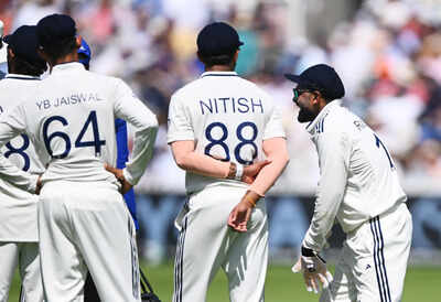  Rishabh Pant injured, Dhruv Jurel takes over wicketkeeping duties