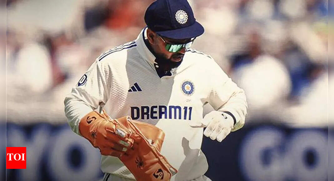 Gambhir leaves Lord's balcony to attend injured Rishabh Pant