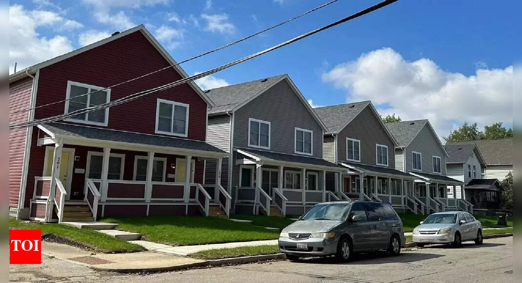 Housing squeeze: 30-year US mortgage rate rises to 6.72%; 5-week easing streak ends as borrowing costs inch up