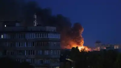 Russia bombards Kyiv before 'frank' talks with US and aid pledges, 2 killed