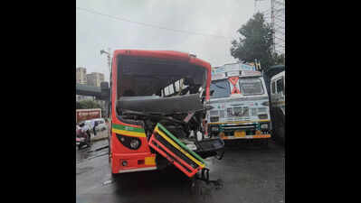 Mumbai accident: BEST bus rams into truck on Western Express Highway in Goregaon; 6 injured