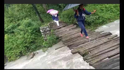 No road since independence: Rampur villagers risk lives on wooden bridge