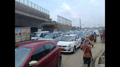 VIP Road traffic delay prompts repairs on stretch near airport ...