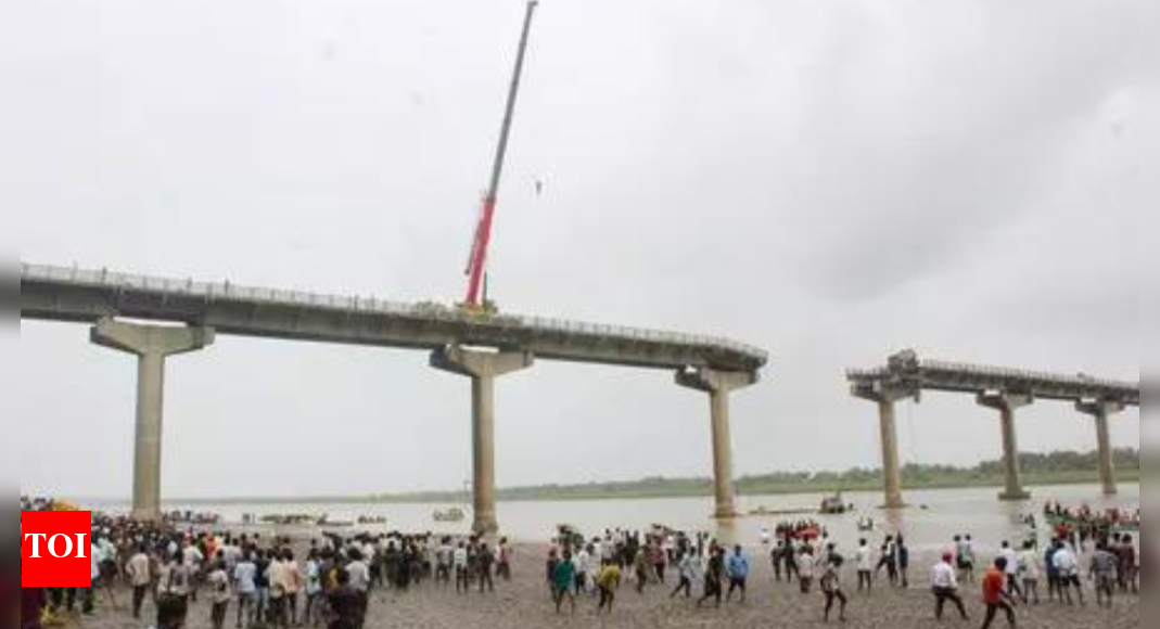 One more body retrieved, Gujarat bridge collapse toll 20